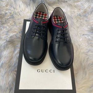 100% Auth Gucci Kids Midnight Blue Leather Lace Up  size 10